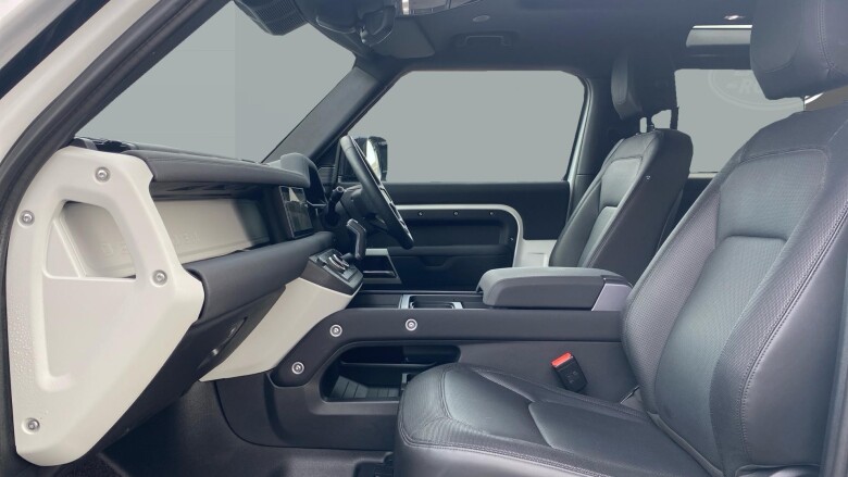 Land Rover Defender 3.0 D250 X-Dynamic SE 90 3dr Auto Diesel Estate